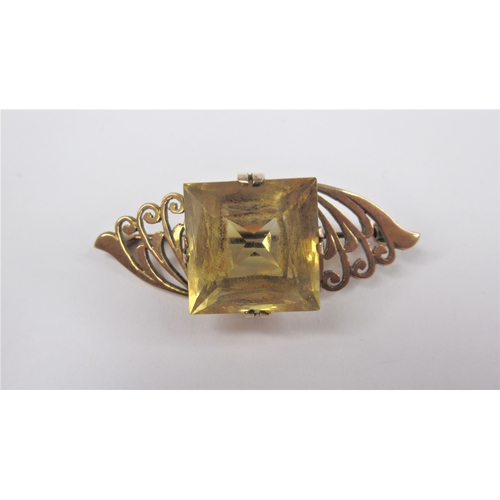 51 - A 9ct Yellow Gold & Citrine Brooch. Approx. 5cm.