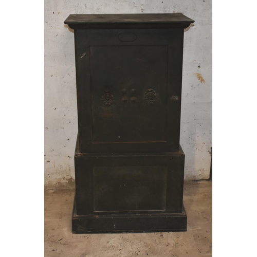 19 - An antique French safe by RAOULT Boul Bonne, Nouvelle Paris with key                                ... 