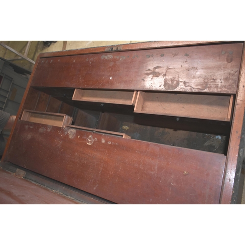 32 - A large fitted tool chest for restoration                         

Subject to VAT