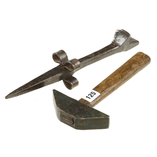 125 - A French denglestock scythe sharpening anvil and a scythe hammer G