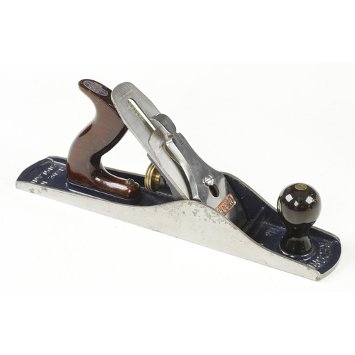 803 - A little used RECORD 05 fore plane with rosewood handle in orig box, a little light discolouration o... 