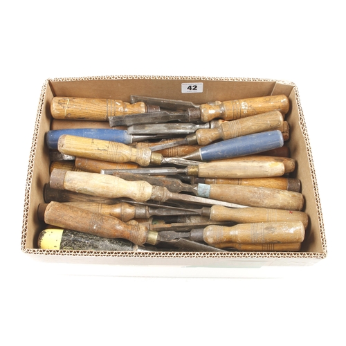42 - 50 old chisels and gouges G