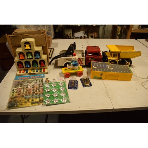 5T - A mixed collection of vintage toys to include dumper trucks, Codeg Melody Bells etc

Condition is mi... 