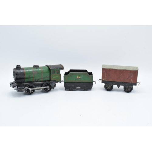 5V - A collection of Hornby (Meccano Ltd) model trains, carriages and track (well used)

All in bad and u... 