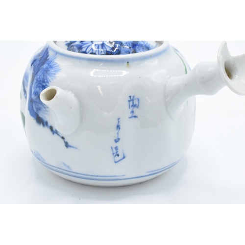 24 - Late 19th century Japanese Kutani onion-shaped vase together with a late 19th century Japanese blue ... 