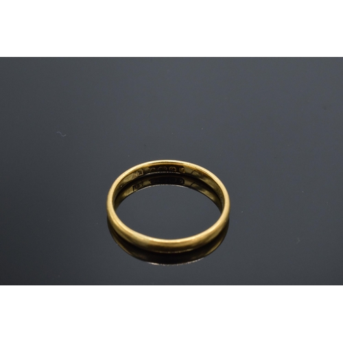 203G - A pair of 22ct gold wedding bands. 6.8 grams.