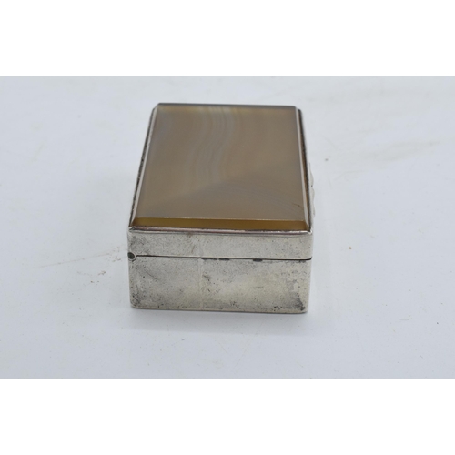 215 - Silver and agate hinged box. 61.6 grams gross weight. 6 x 4cm. Birmingham 1913.