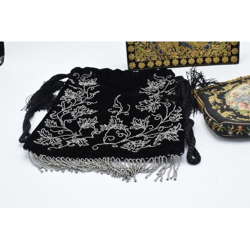 241 - A trio of early 20th century ladies evening bags (3).