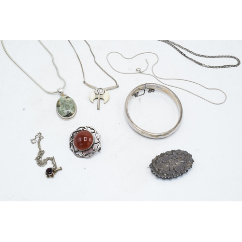 248 - A collection of silver jewellery to include brooches, chains, pendants etc. Gross weight 73.7 grams.