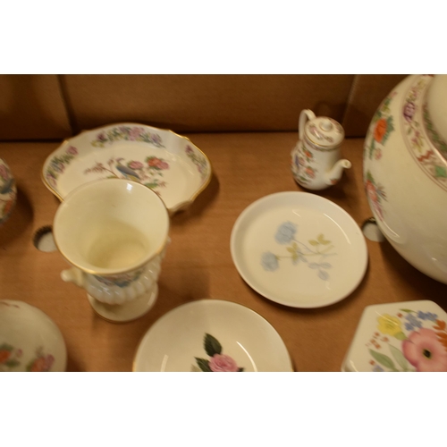 65 - A collection of Wedgwood pottery to include Kutani Crane items such as a ginger jar, vases, miniatur... 