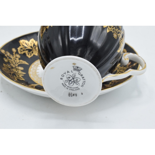 85 - A collection of tea ware to include cups and saucers such as Aynsley Orchard gold, a similar Aynsley... 