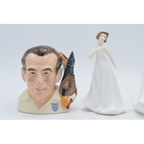 136 - A collection of boxed Royal Doulton items to include small character jug Stanley Matthews D7161 and ... 