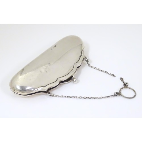 274A - A silver purse hallmarked Birmingham 1913 maker B&Co. 5 1/2
