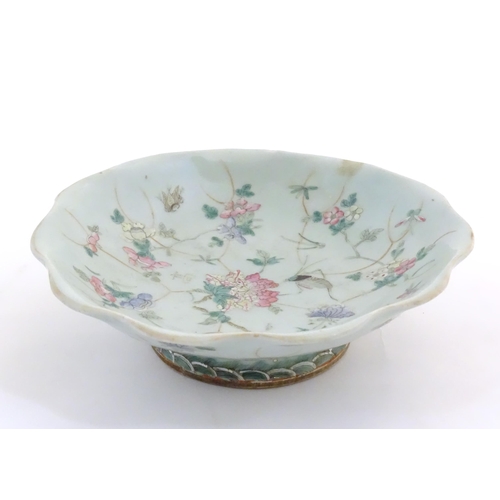 28 - A Chinese / Cantonese foot dish with scalloped edge decorated with flowers, foliage and insects. Cha... 