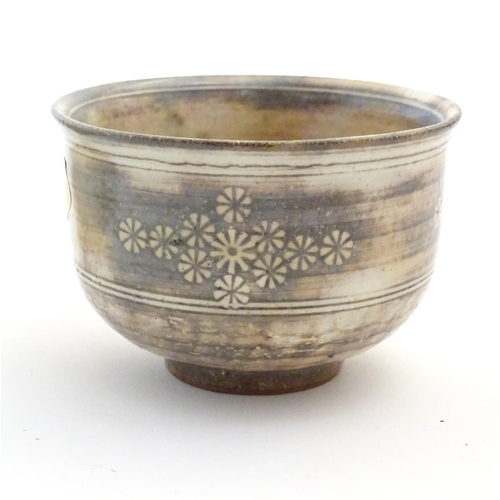 60 - A set of five Japanese chawan / tea bowls decorated with flowers in the Mishima style. Impressed mak... 