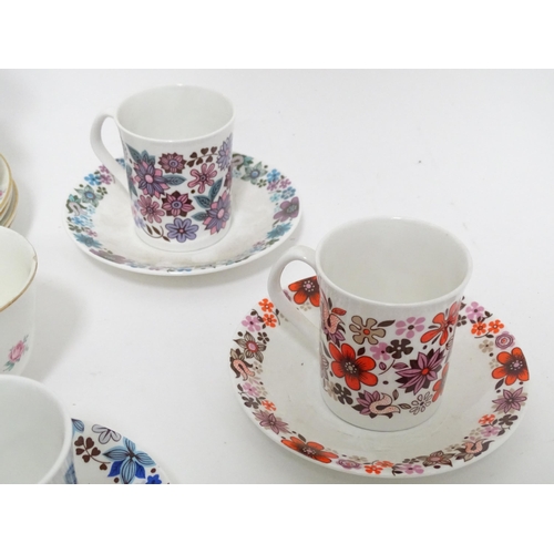 21 - A quantity of assorted mid century / retro ceramics including Elizabethan China Carnaby tea cups and... 