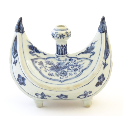 2 - A Chinese blue and white pilgrim's flask of crescent form decorated with a stylised phoenix bird, cl... 