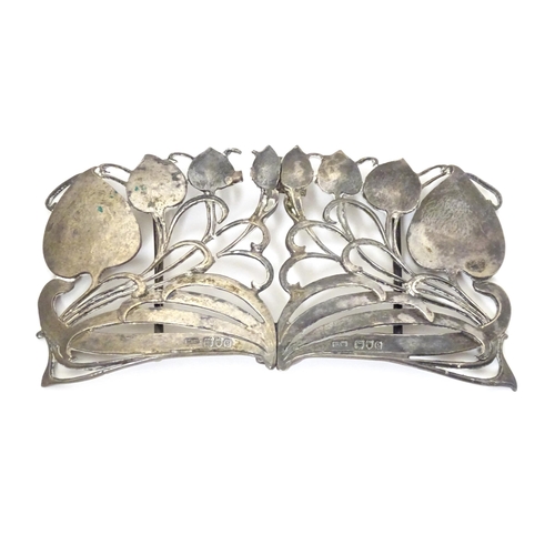 315 - An Art Nouveau silver buckle hallmarked London 1900, maker Liberty & Co. Approx. 4