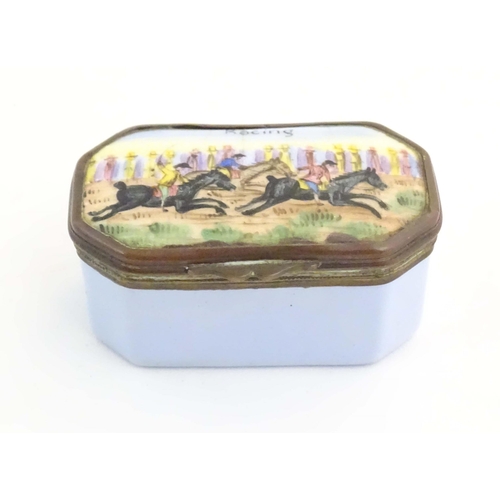 1201 - A 19thC Bilston / Battersea enamel pill box, the lid decorated with a hand painted horse racing scen... 