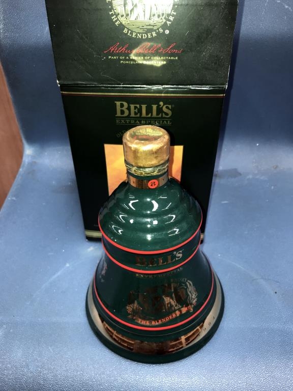 3 boxed Bells whisky (with contents) & Bells bottle in round box (no
