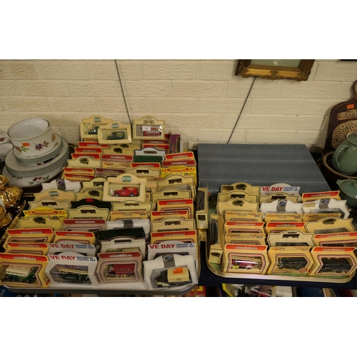 18 - Mixed die cast and other boxed collectable vehicles including Days Gone, Pro Motors etc (3 trays)