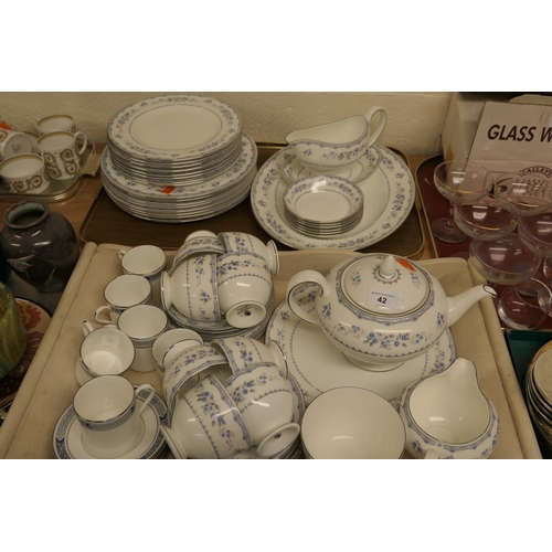 42 - Wedgwood Gardenia pattern dinner and tea service; also Royal Worcester Beaufort pattern coffee cans ... 