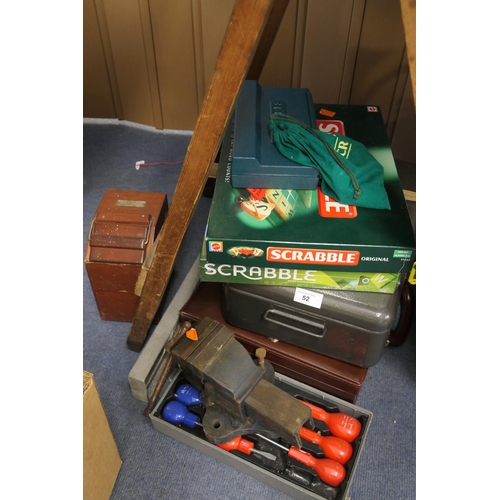 52 - Mix of items including a vintage Johnson 'Exactum' contact printer, 8cm bench vice, cased screwdrive... 