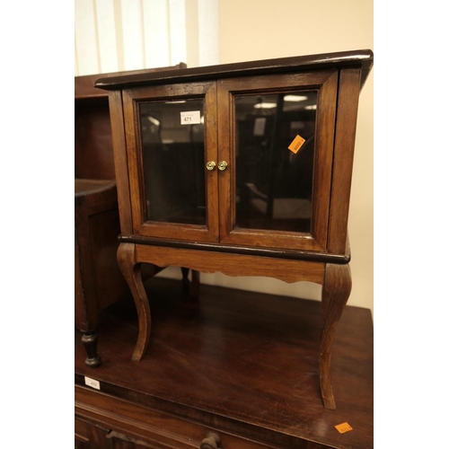 471 - Mahogany glazed small two door cabinet, width 48cm, depth 39cm, height 62cm