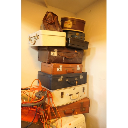 518 - Assorted vintage suitcases and attache case (10)