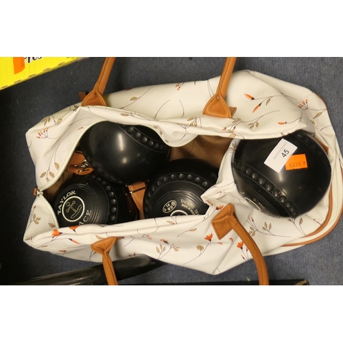 45 - Thomas Taylor ACE indoor bowls, size 5