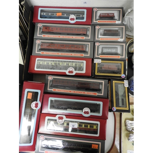 32 - Dapol 00 gauge coaches and rolling stock, all boxed (14)
