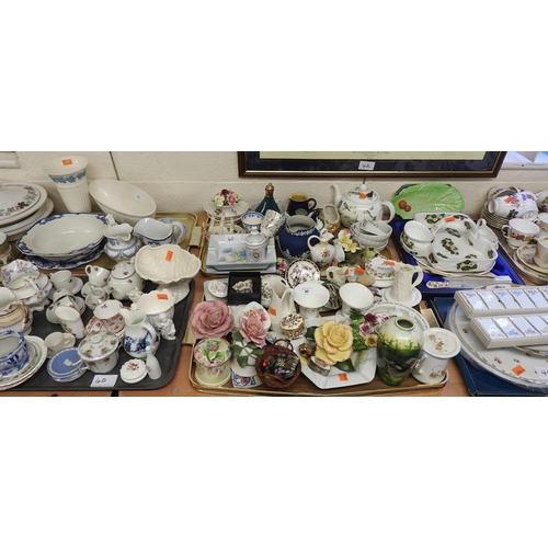 40 - Assorted, mostly ornamental, ceramics including a Hammersley strawberry dish, Aynsley, Paragon and b... 