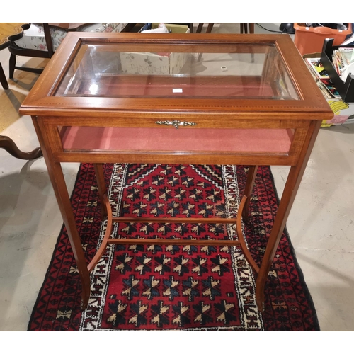 590 - An Edwardian style inlaid mahogany bijouterie cabinet with rectangular top, on square splay legs, 23... 
