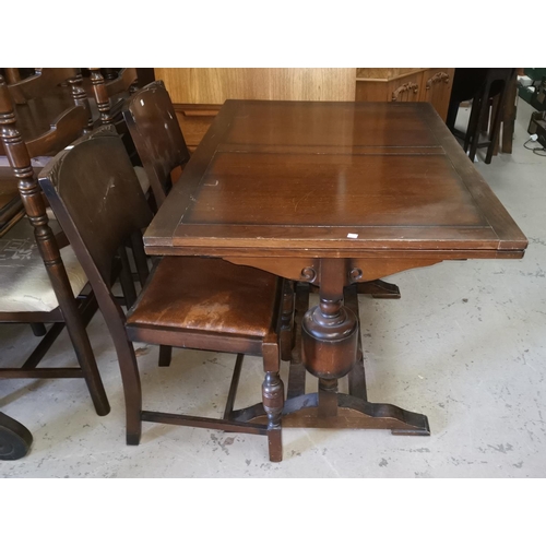 621 - A reproduction mahogany Queen Anne style dining room suite comprising oval extending dining table on... 
