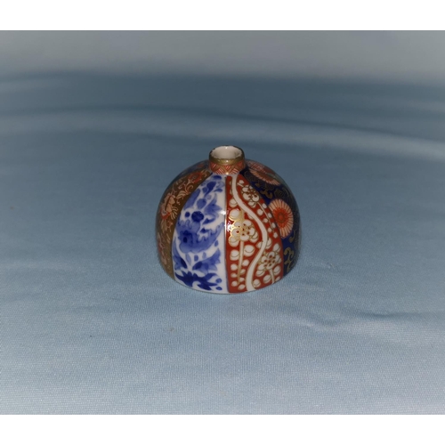 103 - A Japanese Imari porcelain miniature Fukagawa inkpot, diameter 5 cm