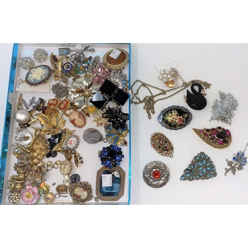379 - A large selection of costume jewellery brooches