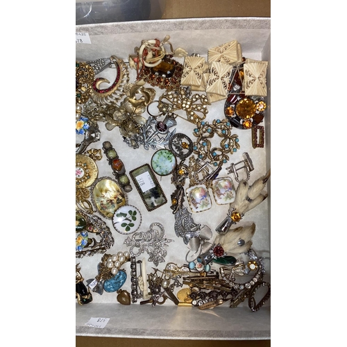 378 - A large selection of costume jewellery brooches