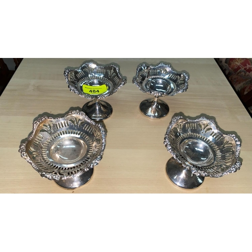484 - A set of 4 sweetmeat dishes on pedestal bases with pierced and embossed decoration, on weighted base... 