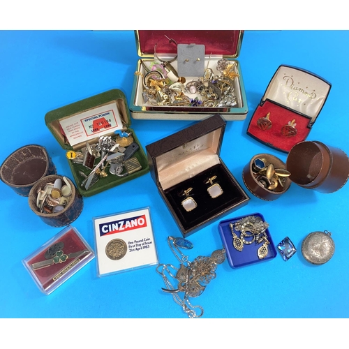 588 - A selection of costume jewellery, cufflinks etc in leather case