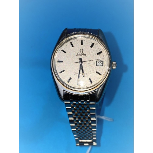 589 - A gent's stainless steel cased OMEGA Seamaster wristwatch