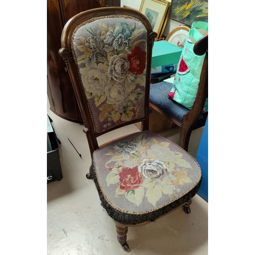 796 - A late 19th century rosewood prie dieu chair on turned legs, tapestry seat