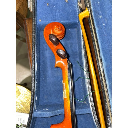 338A - A modern cased 3/4 size student's violin and bow 31.5cm
