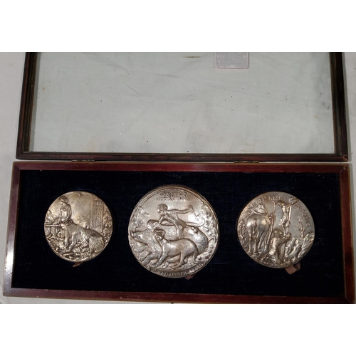 36 - Pisano:  a 19th century group of 3 electrotype medals after Pisano originals, 8-10 cm, in fitte... 