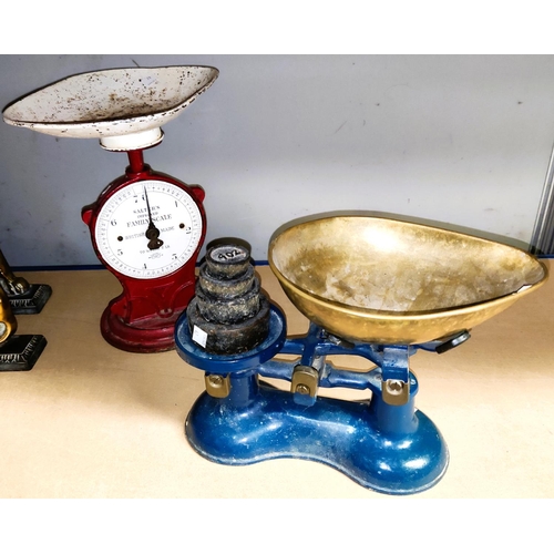 42 - A Victorian brass and glass oil lamp and shade; a set of kitchen scales and weights and a salter bal... 