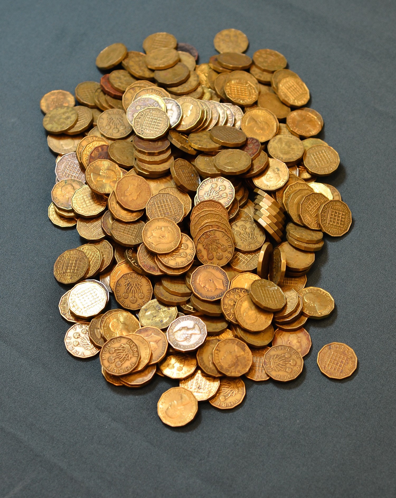 2kg-of-british-brass-three-pence-coins