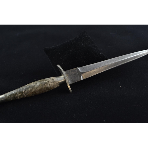 WWII first pattern Fairbairn-Sykes Wilkinson Sword commando fighting knife, 1940-1941, knife overall length 29.5cm, with sheath