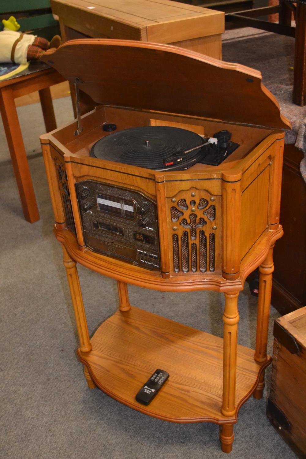 Steepletone Canterbury nostalgic music centre comprising phonograph