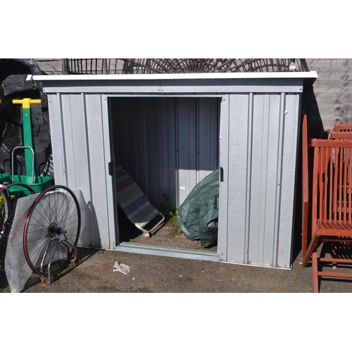 42 - Metal garden storage shed. H133cm w200cm d116cm