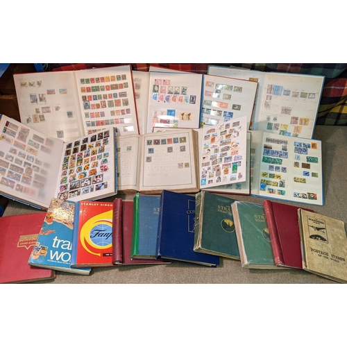 28 - Collections and Mixed Lots; box with 7 stockbooks (5 of these Chinese make) of mixed countries, plus... 