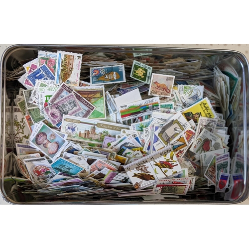 30 - Mixed Lot; off-paper world mix  in metal box. Clean-looking mix of all periods but mainly middle to ... 